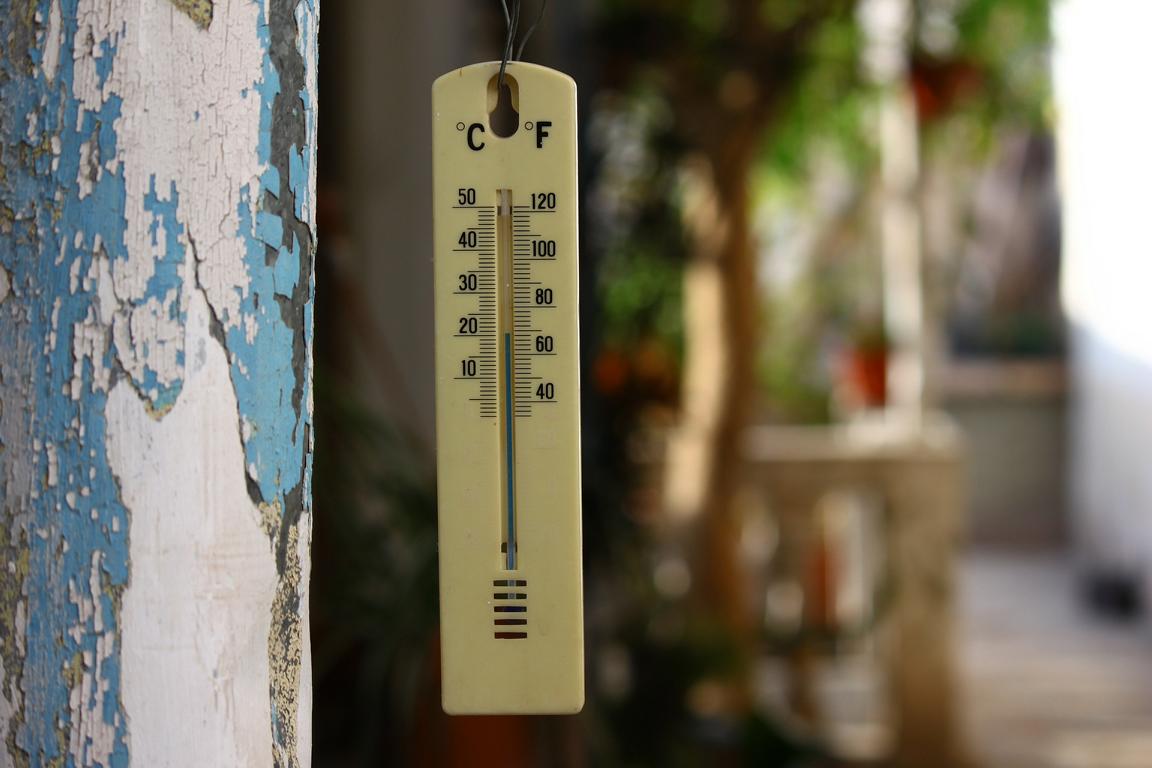 Termometer zeigt steigende Temperatur